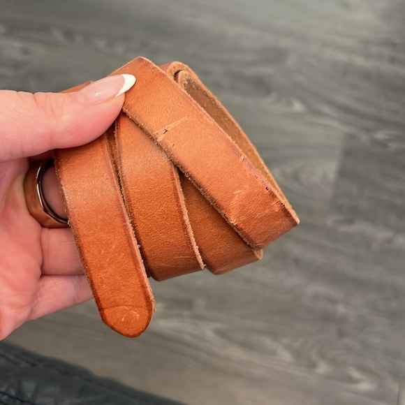 Genuine leather tan belt - Picture 2 of 3